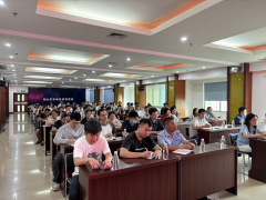 懂法守法合规运营--阳山县市场监视办理局召开餐