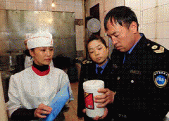 十二届全国一次会议表决通过了《关务院机构和